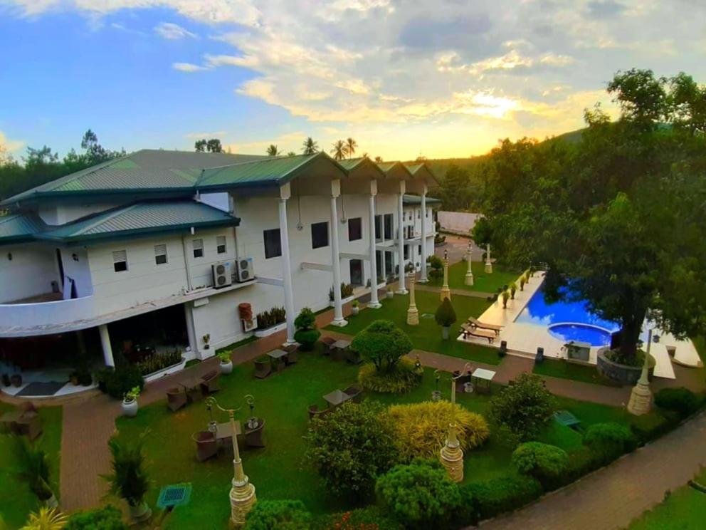 Seethawaka Regency Avissawella Exterior foto